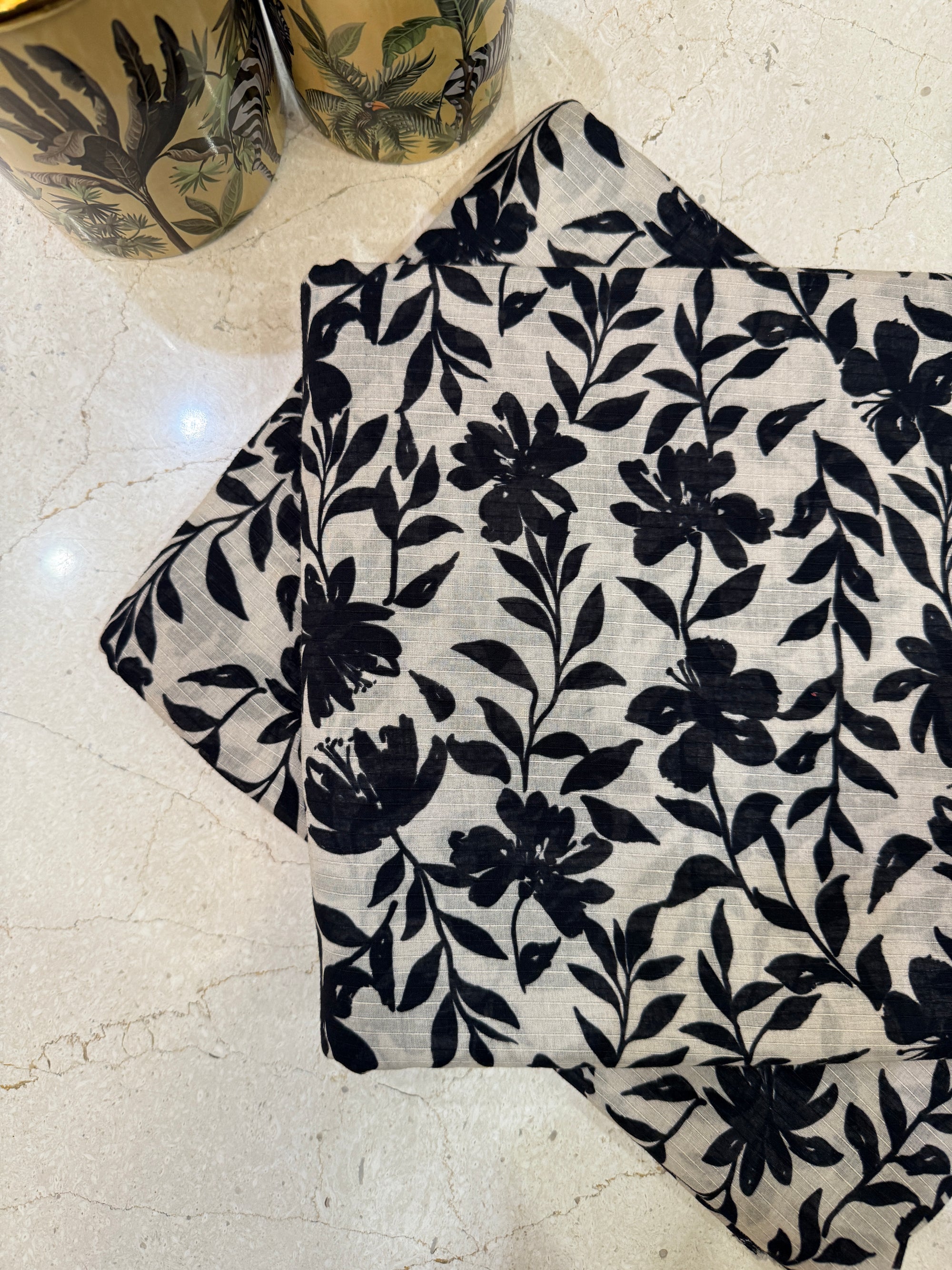 Skin Black 2 pcs Bana dora Lawn
